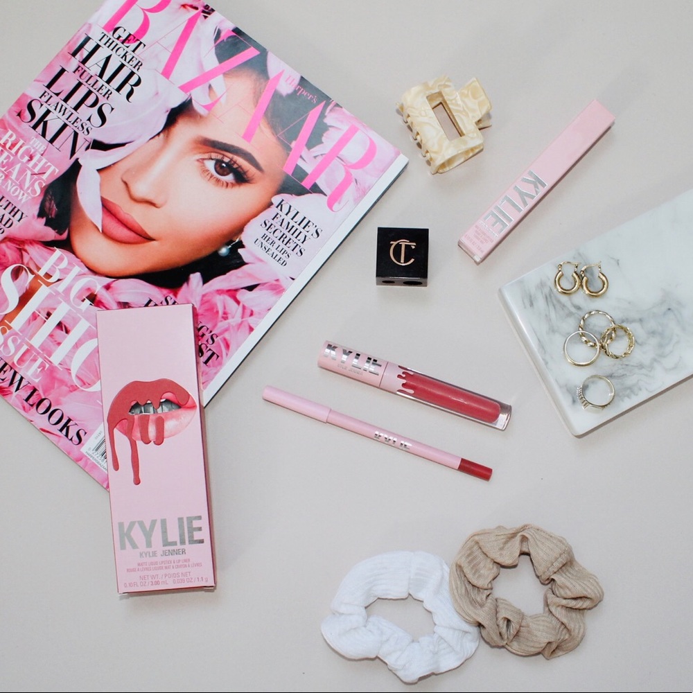 KYLIE COSMETICS ‘Snow Way To Be’ Matte Lip Kit